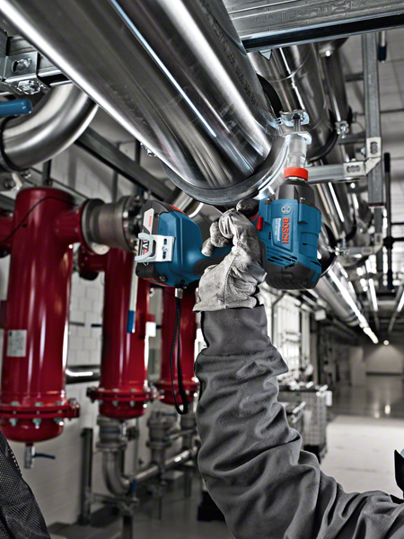 Батериска ударна штрафилица Bosch GDX 180-Li