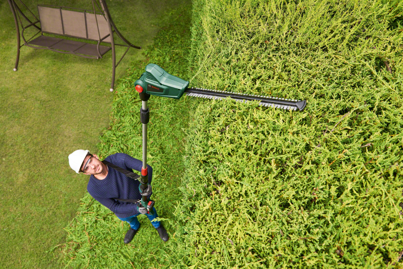 Батериски ножици за жива ограда Bosch UniversalHedgePole 18