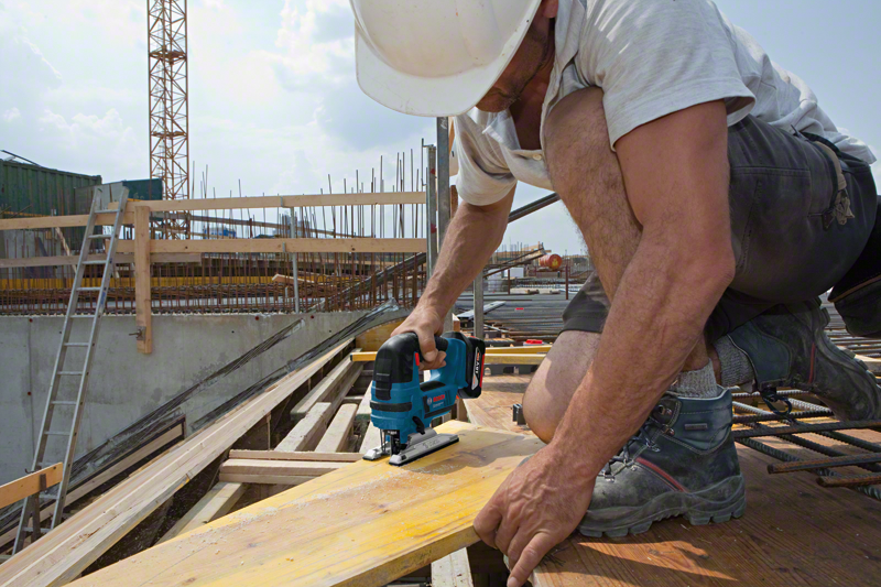 Батериска убодна пила Bosch GST 18 V-LI B