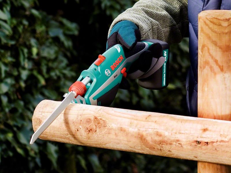 Батериска градинарска пила Bosch KEO 10.8V